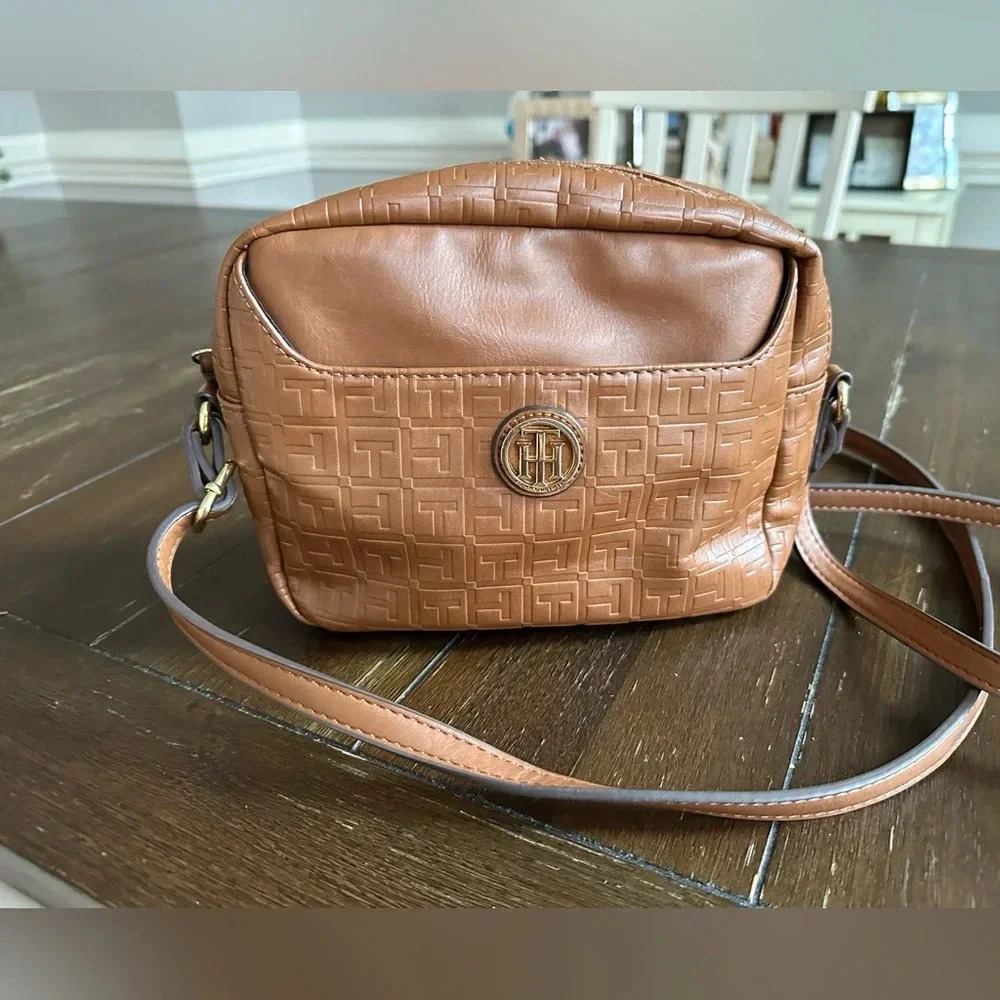 Tommy Hilfiger logo cross body bag